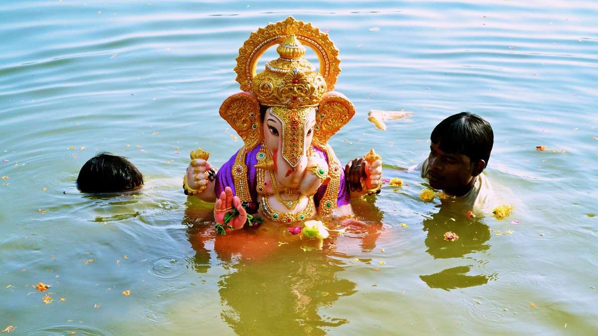 प्लास्टर ऑफ पेरिस की मूर्तियां